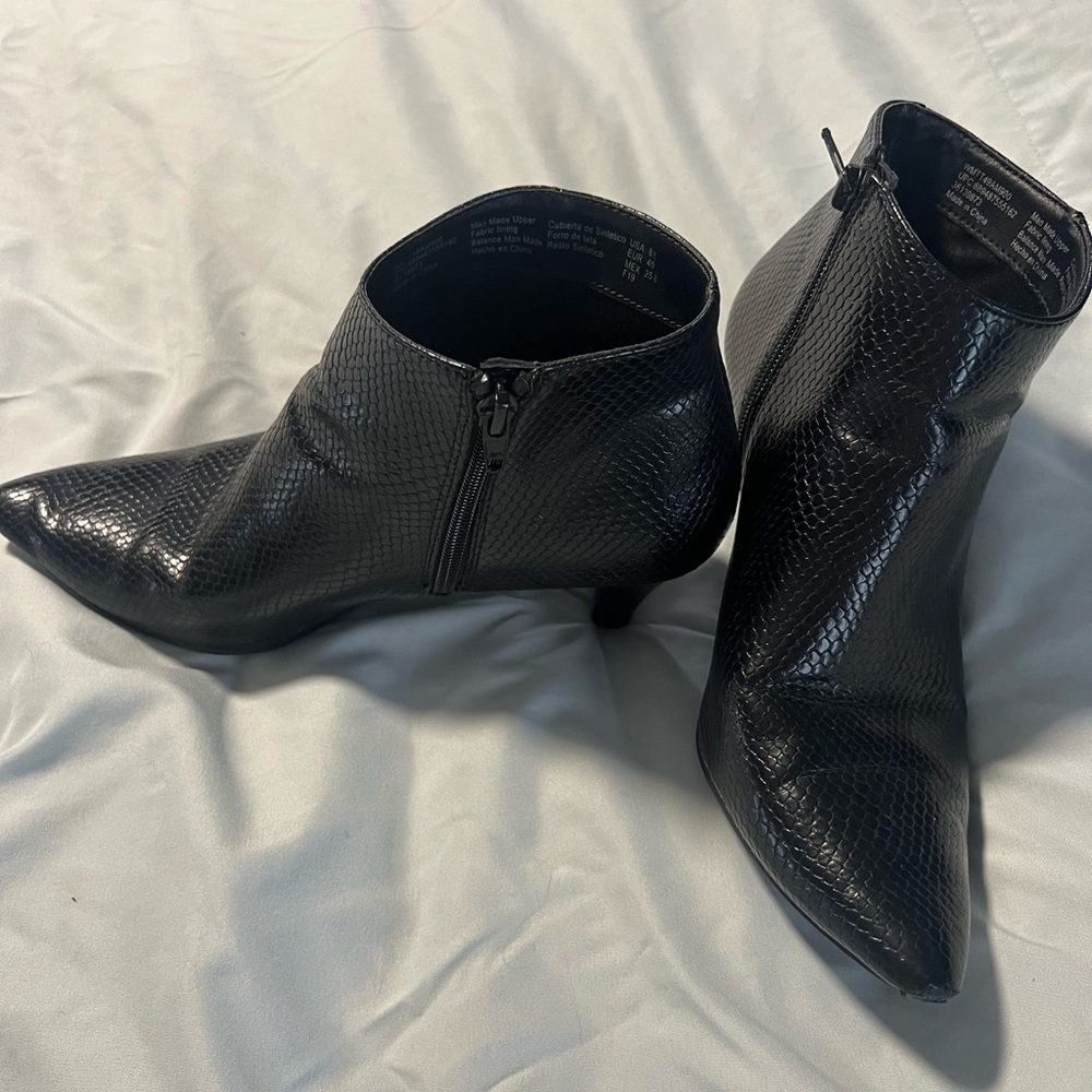 Time and Tru Black Textured Ankle Boots